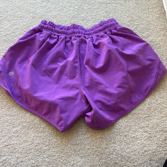 Size 4 Purple Hotty Hot Shorts Lululemon - Picture 2 of 2